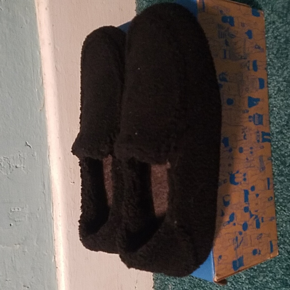 Olukai Black Nohea Heu Slipper Fuzzy NWT